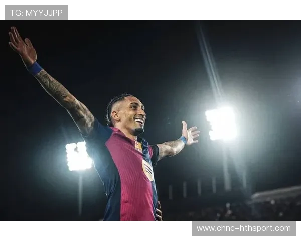 拉菲尼亚补射门前抢点巴萨终结比赛